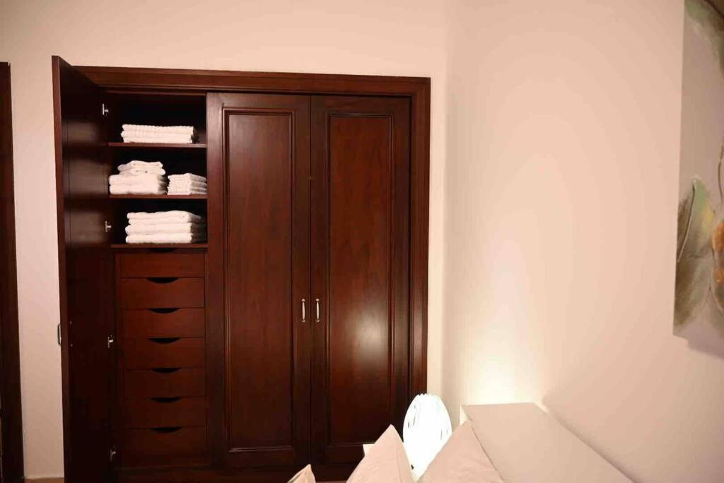 Brand New Furniture . Close To Dubai Mall. Exterior photo